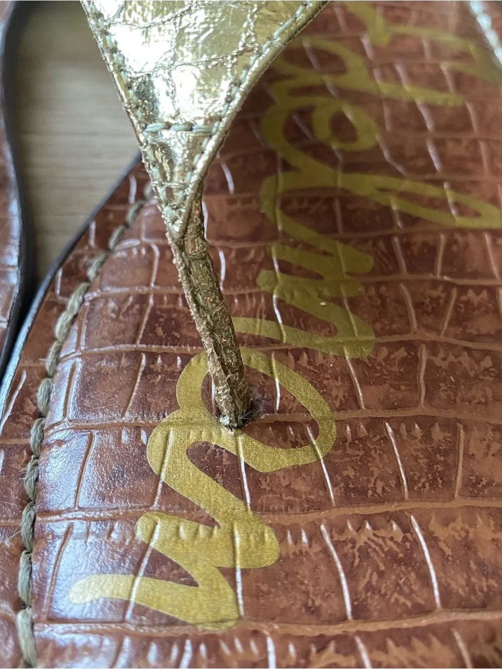 ❤️ Sam Edelman Kyra Metallic Gold Snakeskin Croc Embossed Thong Sandals - Size 8